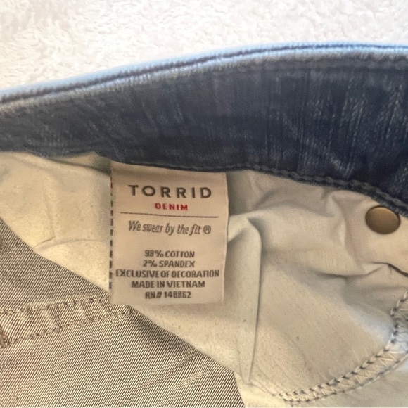 Torrid Boyfriend Style Distressed Jeans Women's Plus 18 - Picture 10 of 13